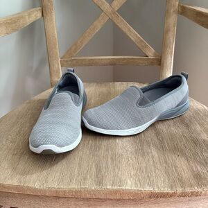Vionic Women's Grey casual slip on Athletic Loafer sneakers size 9.5